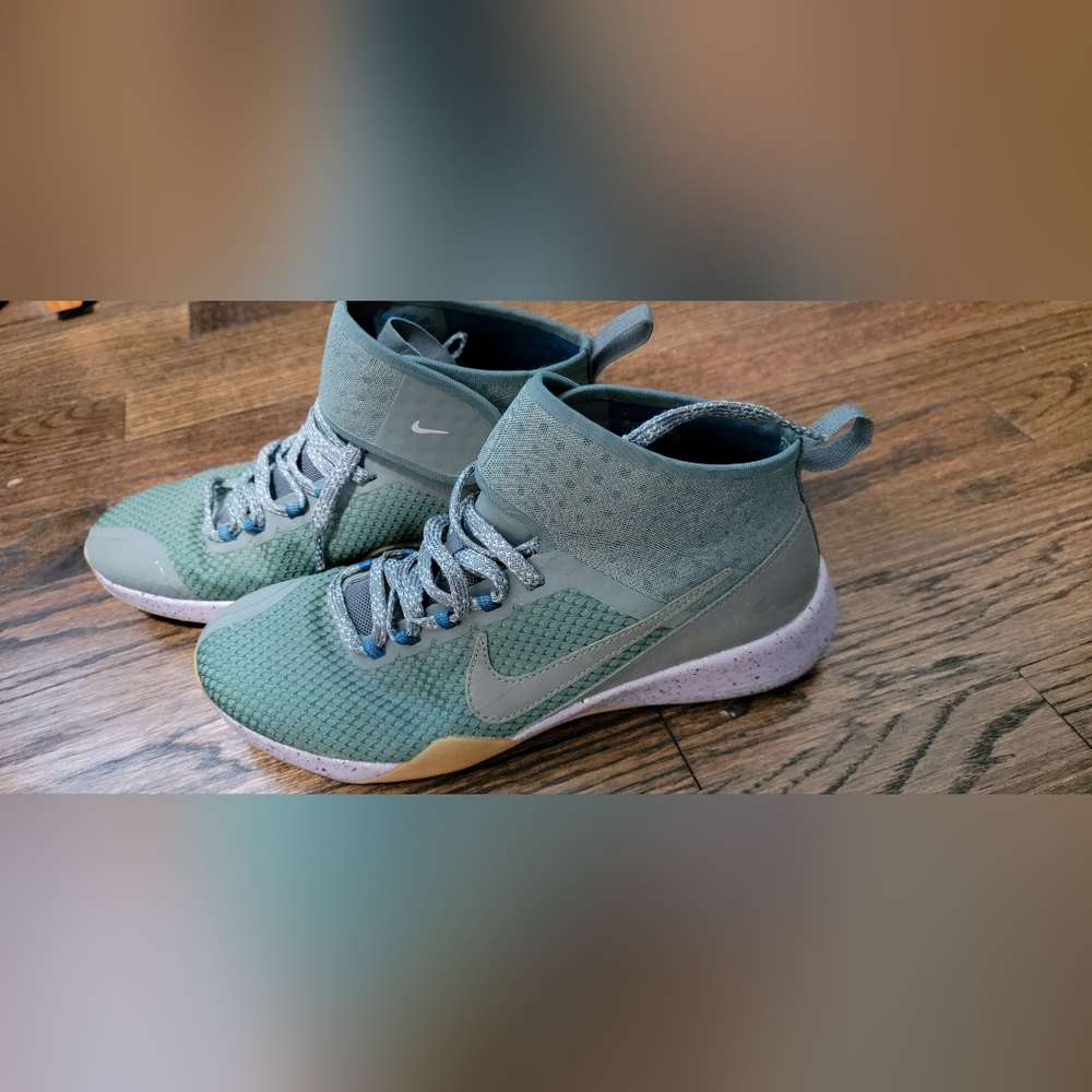 Nike Green sneakers trainers 37.5 new